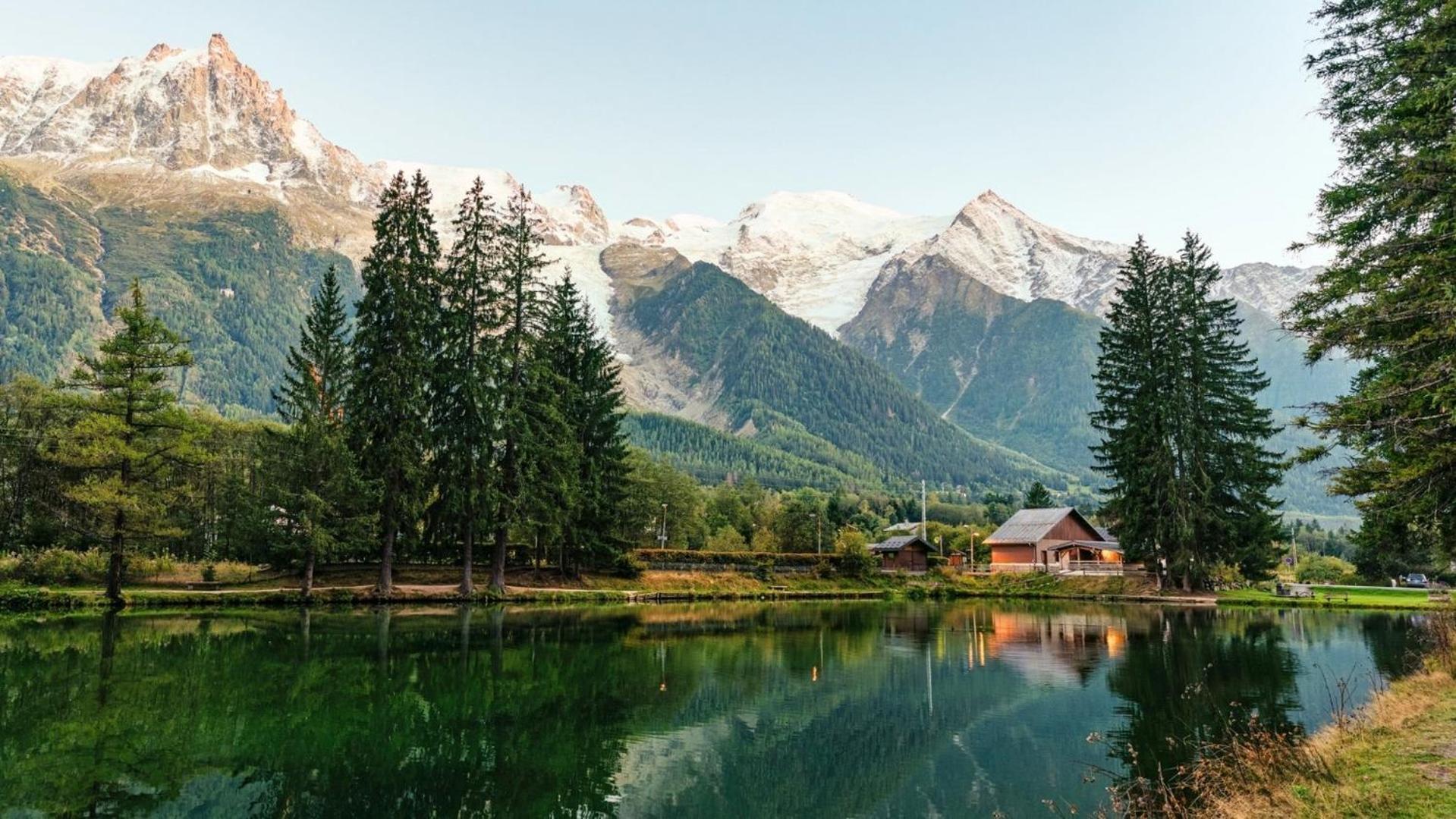 Apartment Au Bon Coin - Luxury Chamonix Hidden Haven, Mont Blanc View, Hot Tub And Garden Dış mekan fotoğraf