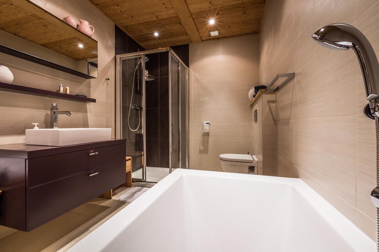 Apartment Au Bon Coin - Luxury Chamonix Hidden Haven, Mont Blanc View, Hot Tub And Garden Dış mekan fotoğraf